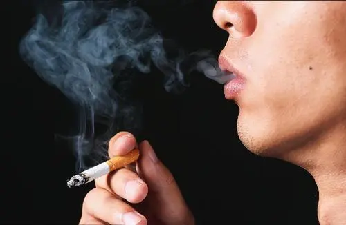 抽烟想吐恶心怎么回事 抽烟想吐恶心怎么解决