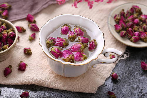 玫瑰花茶的功效与作用 玫瑰花茶禁忌都有哪些