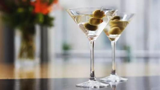 干马天尼鸡尾酒配方 干马天尼鸡尾酒配方做法