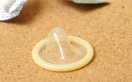 使用假的避孕套会导致什么后果 使用避孕套的正确方式