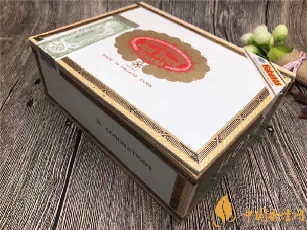 新人初尝古巴雪茄烟好友铝管 品味牛奶巧克力香