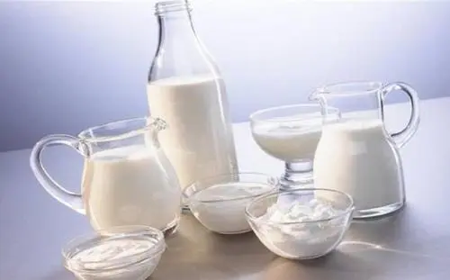 老年人便秘喝什么奶好 老年人便秘喝香油管用吗