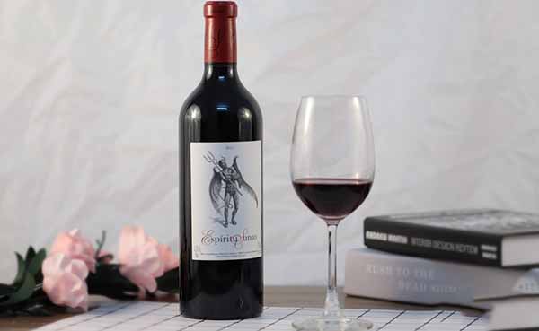 拉菲红酒是哪个国家的品牌 拉菲红酒一瓶多少钱