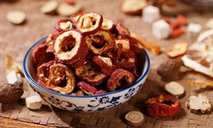 山楂泡水喝的功效 山楂泡水喝的副作用