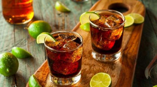 朗姆酒兑什么好喝 百加得白朗姆酒兑什么好喝