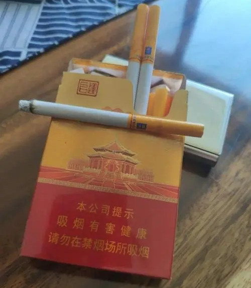 人民大会堂中支香烟多少钱一盒 人民大会堂中支香烟价格表图