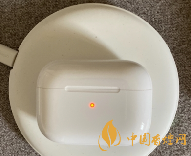 airpods pro无线充电灯一会就不亮了-无线充电断电原因