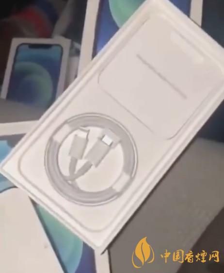 iPhone 12蓝色和白色哪个好 iPhone 12蓝色真机开箱