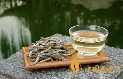 泡白茶用什么茶具好--泡白茶是用紫砂还是陶瓷