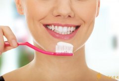 抽烟牙齿黄怎么变白快速去除烟渍小妙招