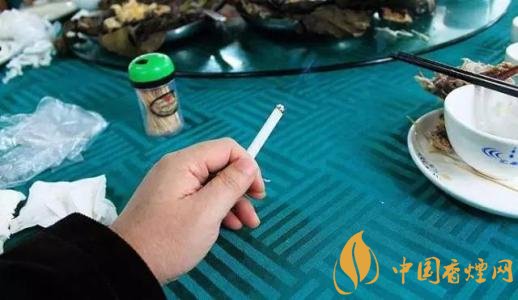 饭后抽烟危害更大吗,饭后抽烟为什么舒服