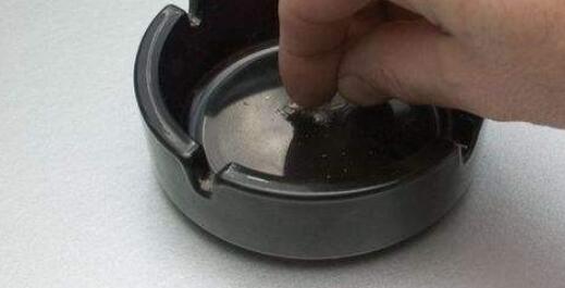 掐灭烟头的方式有哪些 五大用手掐灭烟头技巧暴露人物性格