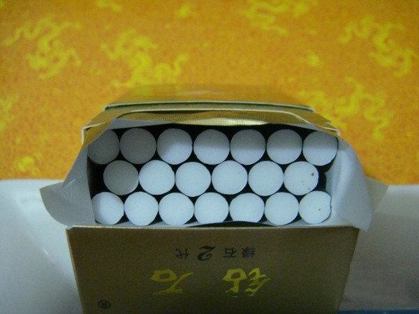 绿钻石烟多少钱一包 钻石香烟绿石2代(小字版)价格10元/包