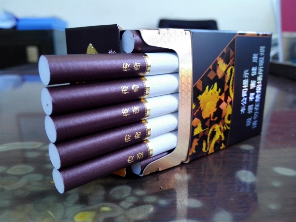 黑钻石烟价格表和图片 黑钻石(传奇子龙)烟多少钱一包(15元)