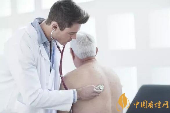 吸烟者若身体2处变黑3处发痛劝你赶快戒烟小心肺癌来了